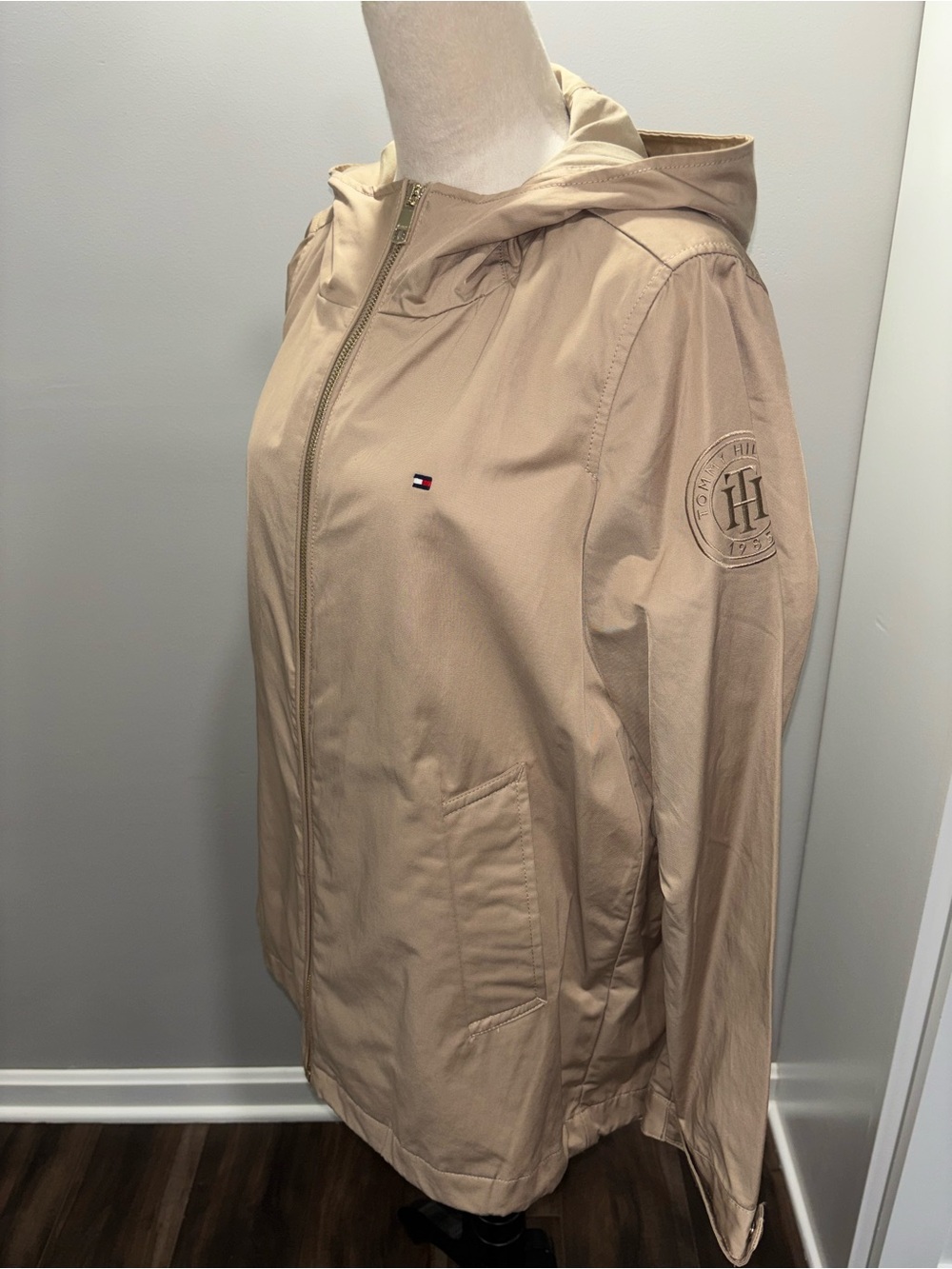 Tommy Hilfiger Women's Hooded Zip Utility Jacket in Beige
